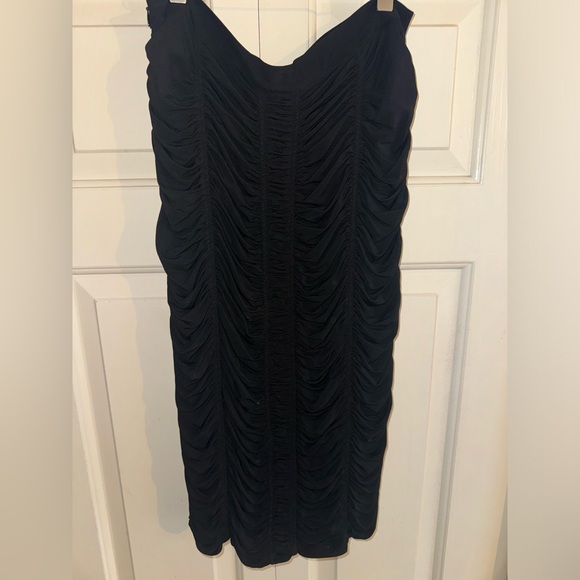 Elegant Black Silk Ruched Burberry Skirt - Picture 3 of 4